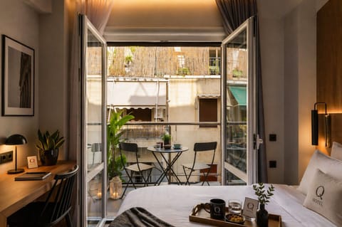 Minibar (free items), blackout drapes, soundproofing, WiFi (free)