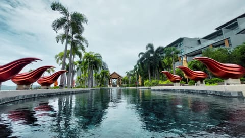 2 outdoor pools