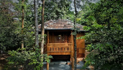 Royal Chalet | Pillowtop beds, desk, free WiFi, bed sheets