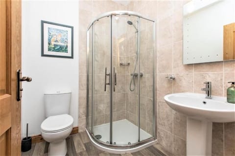 Standard Double Room | Bathroom | Hair dryer