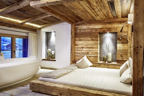 Couples treatment rooms, sauna, hot tub, steam room, Turkish bath