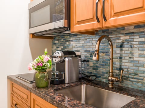 Fridge, espresso maker