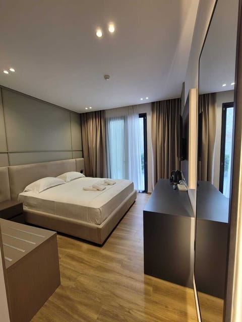 Double Room | Premium bedding, in-room safe, desk, blackout drapes