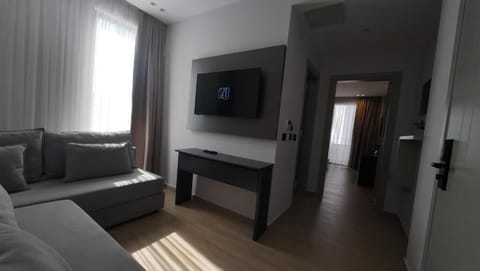 Premium bedding, in-room safe, desk, blackout drapes