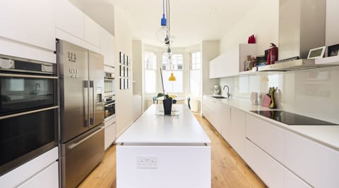 House (5 Bedrooms) | Private kitchen | Fridge, microwave, oven, dishwasher
