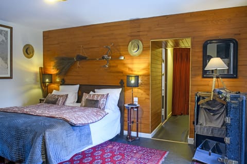 Deluxe Double or Twin Room | Premium bedding, memory foam beds, blackout drapes, iron/ironing board