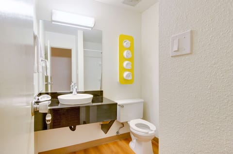 Combined shower/tub, towels, soap, shampoo