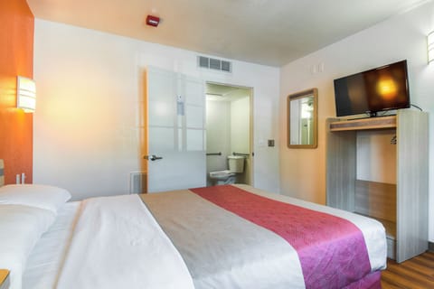 Standard Room, 1 Double Bed, Non Smoking | Free WiFi, bed sheets