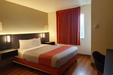 Deluxe Room, 1 Queen Bed, Non Smoking | Free WiFi, bed sheets