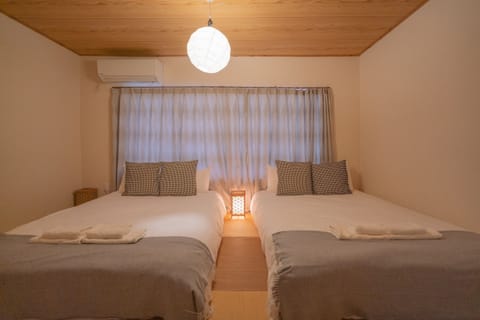 Deluxe Villa | 3 bedrooms, desk, laptop workspace, blackout drapes