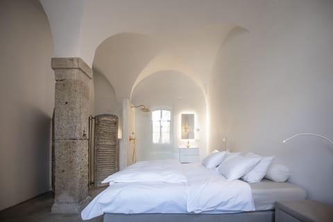 Classic Room | Premium bedding, pillowtop beds, soundproofing, free WiFi