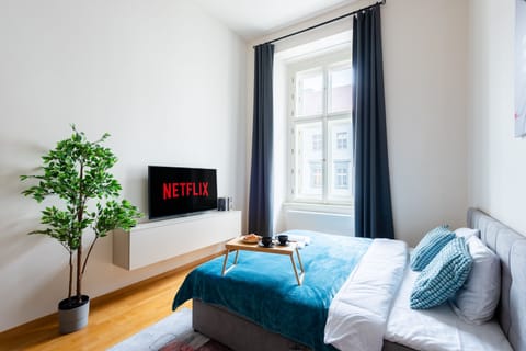 Business Apartment | 3 bedrooms, premium bedding, individually decorated