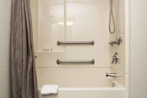 Room, 2 Double Beds, Accessible, Non Smoking (Efficiency) | Bathroom | Combined shower/tub, towels