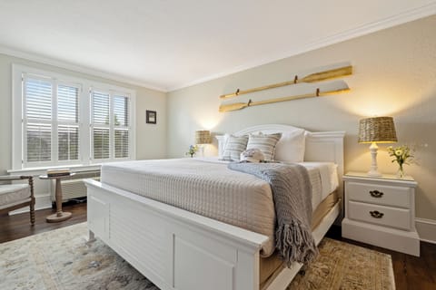 Deluxe Single Room | Iron/ironing board, free WiFi, bed sheets