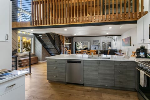 Condo, 3 Bedrooms | Private kitchen | Fridge, oven, coffee/tea maker, toaster