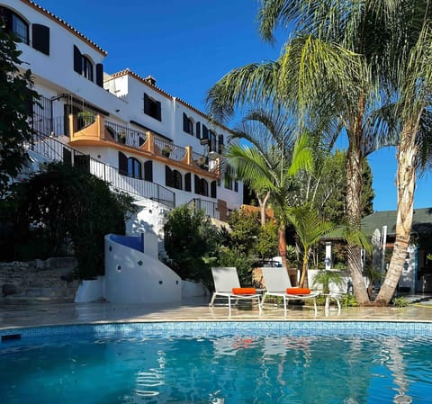 Outdoor pool, pool umbrellas, sun loungers
