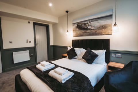 Standard Double Room | Iron/ironing board, free WiFi, bed sheets