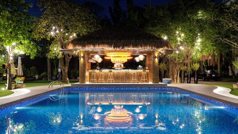 Poolside bar