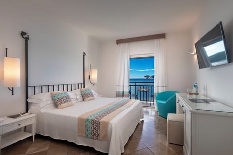 Superior Room, Balcony, Sea View | Premium bedding, minibar, in-room safe, desk