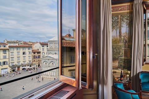 Junior Suite Deluxe | 1 bedroom, premium bedding, down comforters, free minibar