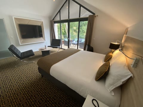 Suite | 1 bedroom, minibar, in-room safe, laptop workspace