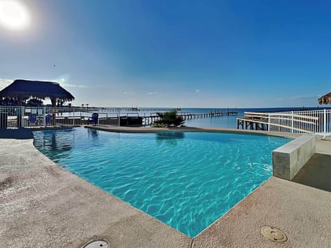 Studio (3 Bedrooms) | Property amenity