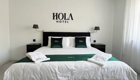 Hypo-allergenic bedding, desk, laptop workspace, free WiFi
