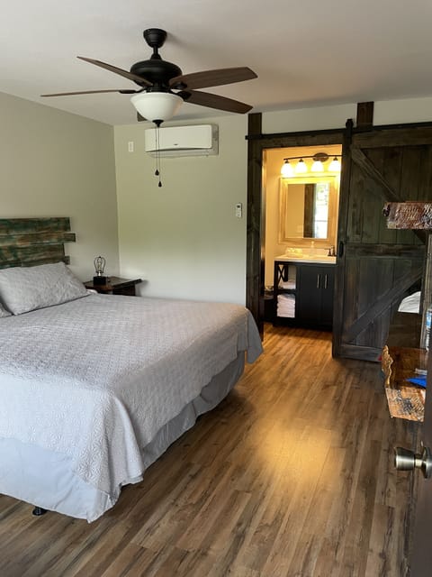 Signature Room | Individually decorated, bed sheets