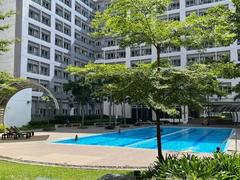Exercise/lap pool