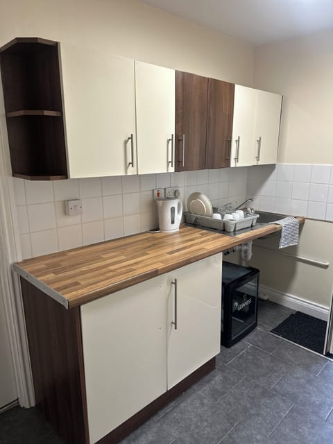 Basic Studio Suite | Desk, blackout drapes, free WiFi, bed sheets