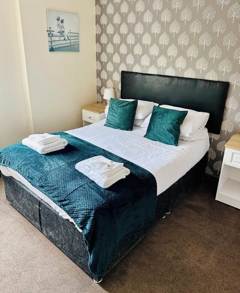 Double Room | Desk, blackout drapes, free WiFi, bed sheets