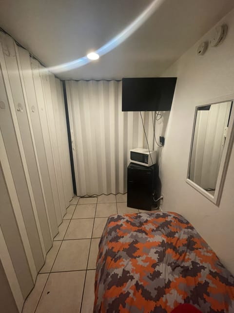 Junior Room | Individually furnished, free WiFi, bed sheets