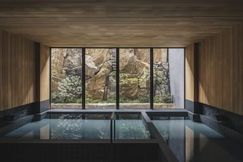 Couples treatment rooms, sauna, hot tub, steam room