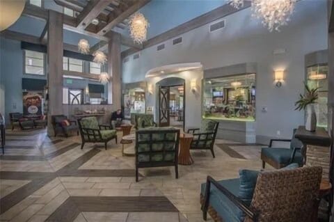House, 5 Bedrooms | Lobby