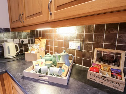 Fridge, dishwasher, cookware/dishes/utensils