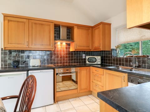 Fridge, dishwasher, cookware/dishes/utensils