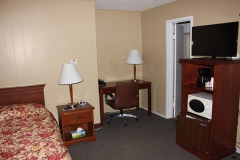 Desk, laptop workspace, free WiFi, bed sheets