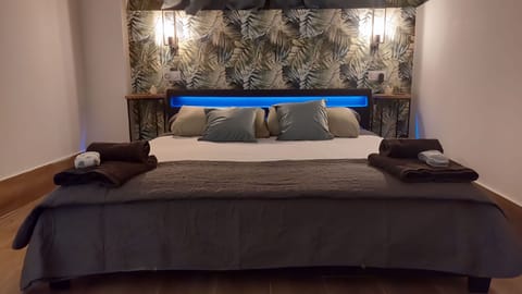 Relax | 1 bedroom, laptop workspace, blackout drapes, iron/ironing board
