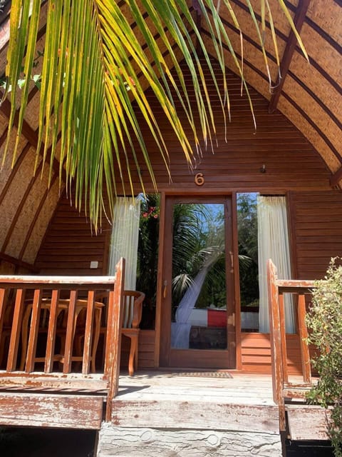 Bungalow 6 | WiFi (free), bed sheets