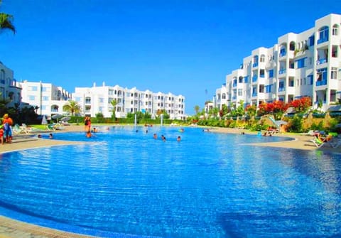 2 outdoor pools