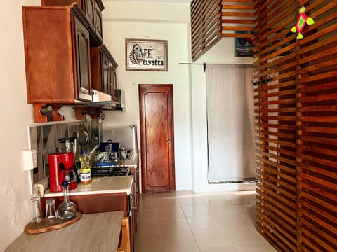 Executive Suite, 1 King Bed | Private kitchen | Shared fridge, microwave