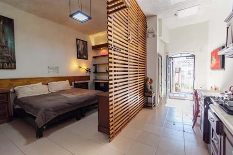 Executive Suite, 1 King Bed | Free WiFi, bed sheets