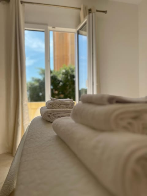 Deluxe Double Room | Pillowtop beds, individually decorated, individually furnished