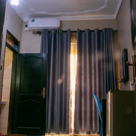 Deluxe Double Room | Individually decorated, individually furnished, desk, laptop workspace