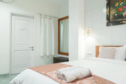 Standard Room | Desk