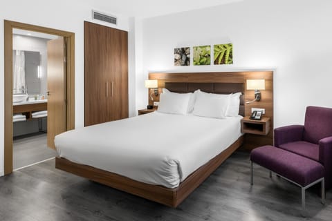 In-room safe, desk, blackout drapes, soundproofing