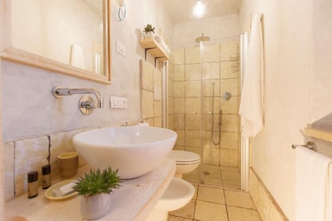 Standard Room | Bathroom