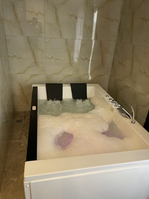 Deluxe Room | Desk, free WiFi