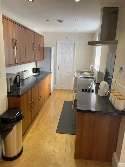 Superior Apartment, 2 Bedrooms, Kitchen | Private kitchen | Electric kettle