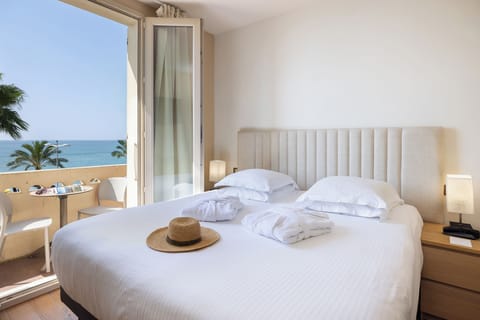 Deluxe Room Sea View and Balcony | In-room safe, desk, soundproofing, free WiFi